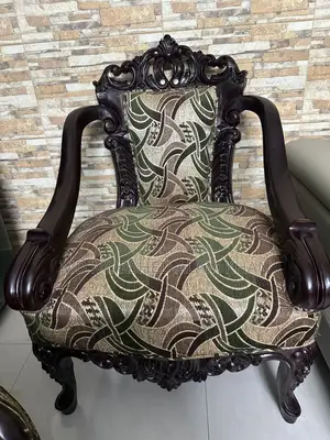 সোফা সেট (একটি তিন সিটের এবং দুটি এক সিটের)