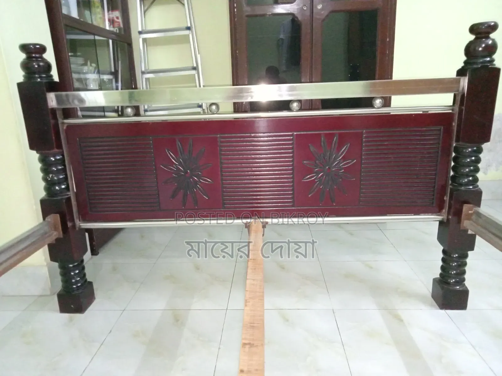 ৫'/৭' ফুট এর খাট বিক্রয় হবে।