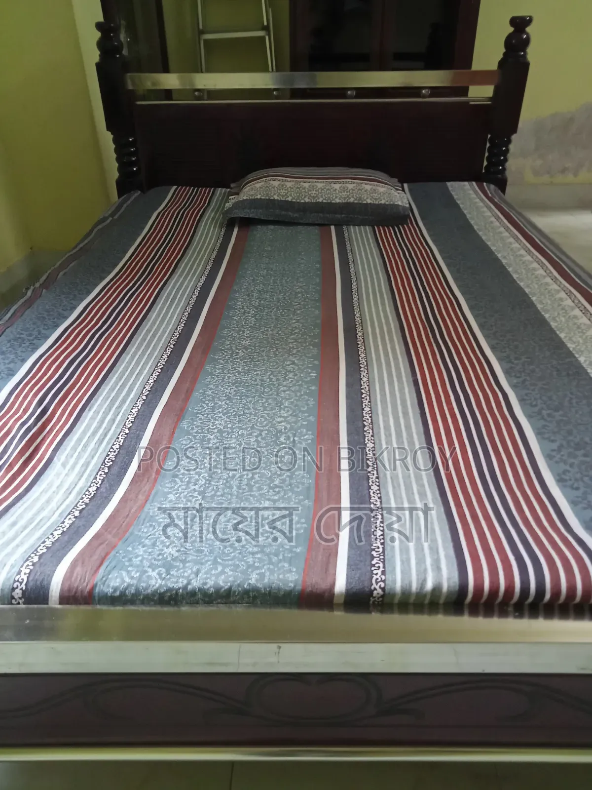 ৫'/৭' ফুট এর খাট বিক্রয় হবে।
