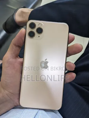 New Apple iPhone 11 64 GB Gold