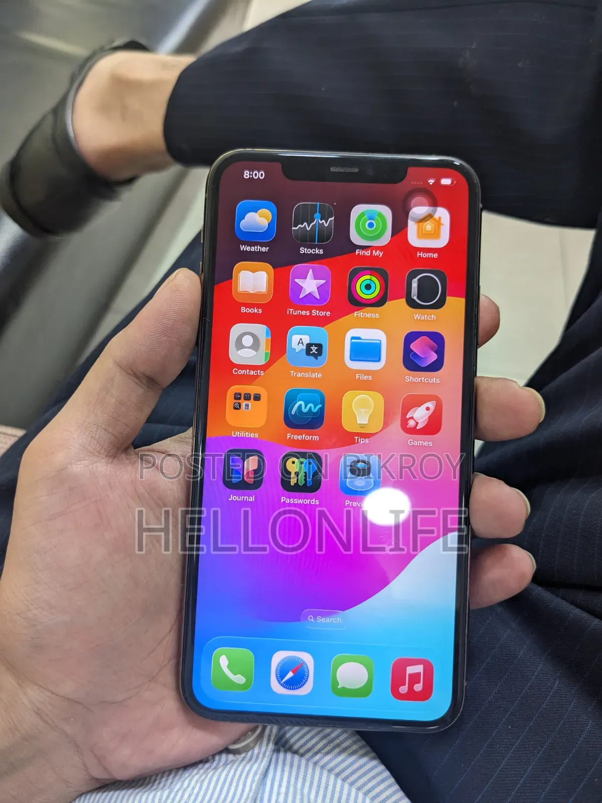 New Apple iPhone 11 64 GB Gold