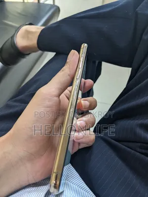 New Apple iPhone 11 64 GB Gold