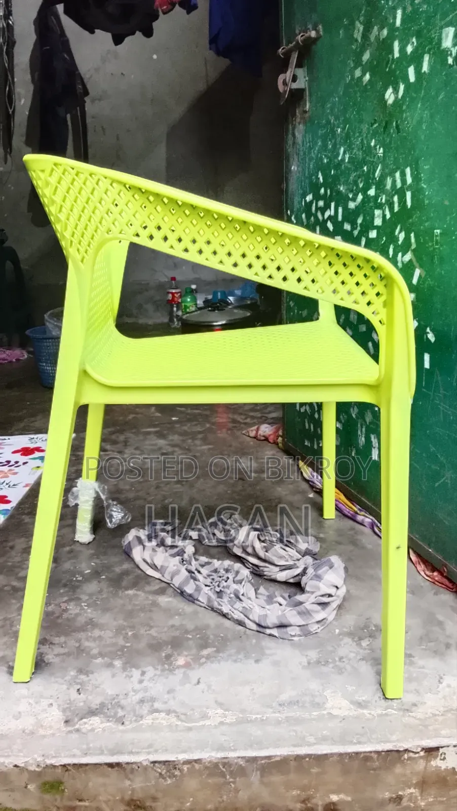 চেয়ার খুবই মজবুত এবং আরামদায়ক