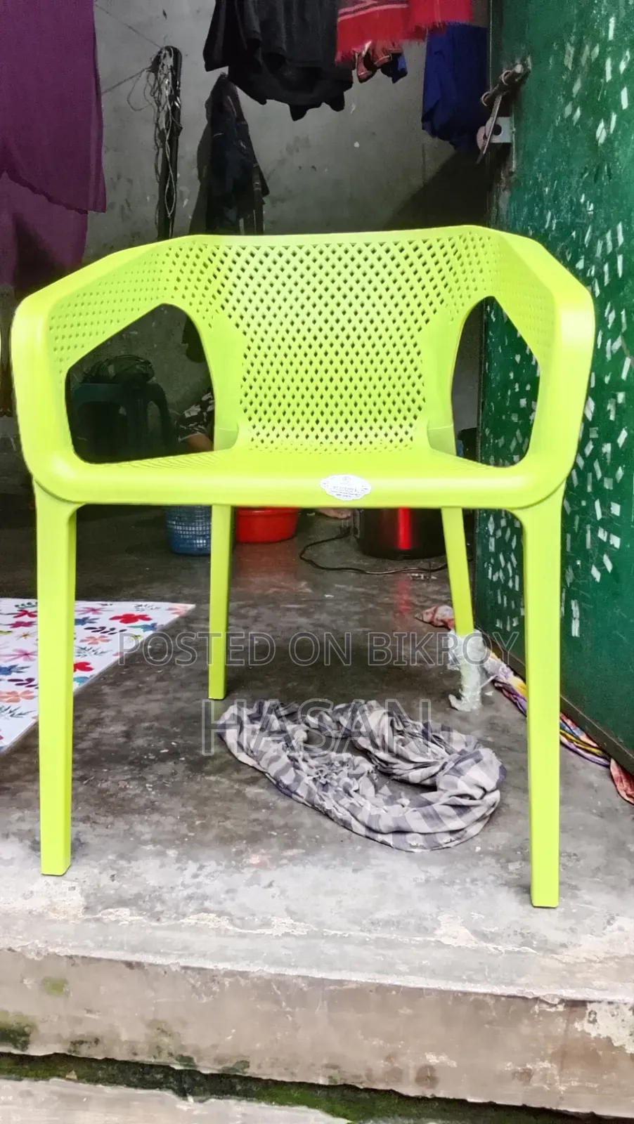 চেয়ার খুবই মজবুত এবং আরামদায়ক