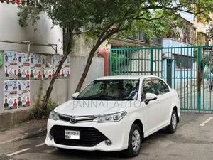 টয়োটা এক্সিও ২০১৭ সাদা