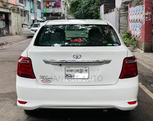 টয়োটা এক্সিও ২০১৭ সাদা