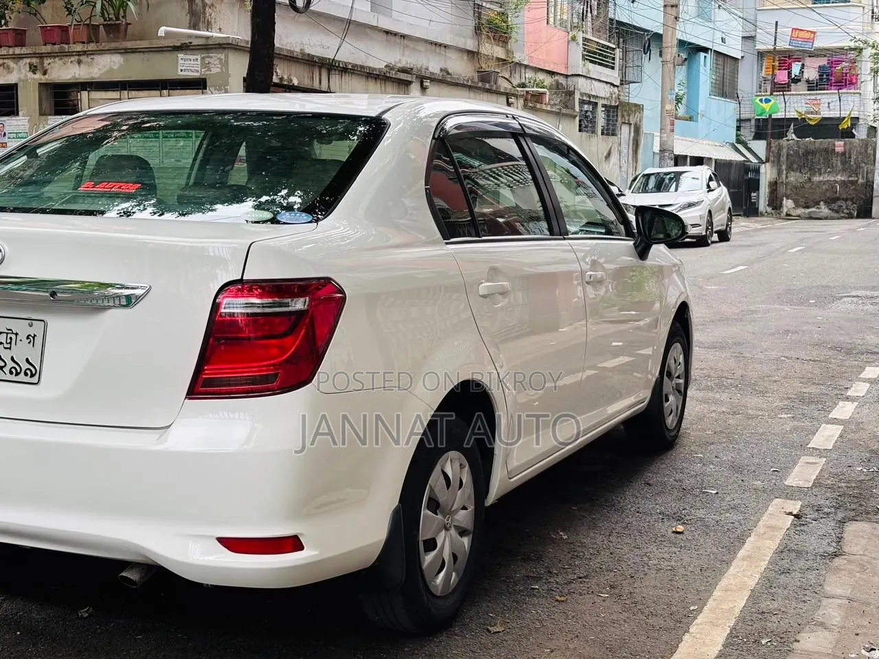 টয়োটা এক্সিও ২০১৭ সাদা