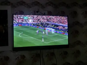 বর্ডারলেস ৩২" অ্যান্ড্রয়েড টিভি