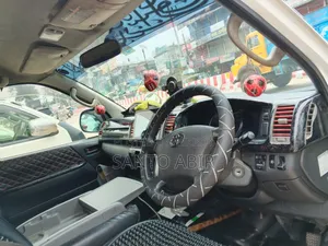 Toyota HiAce 2009 White