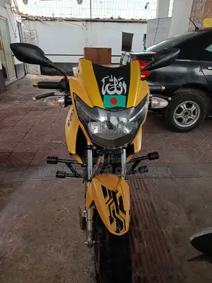 TVS Apache RTR 160 2V 2019 Yellow