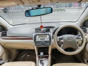 টয়োটা প্রিমিয়ো ২০১২ পার্ল