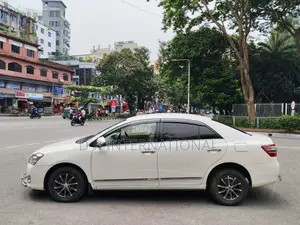 টয়োটা প্রিমিয়ো ২০১২ পার্ল
