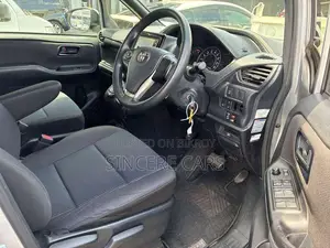 Toyota Noah 2021 Silver