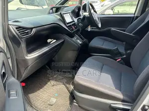 Toyota Noah 2021 Silver