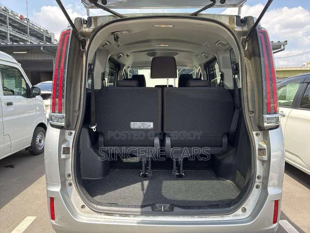 Toyota Noah 2021 Silver
