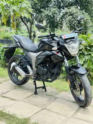সুজুকি জিক্সার মনোটোন ২০২৩ কালো