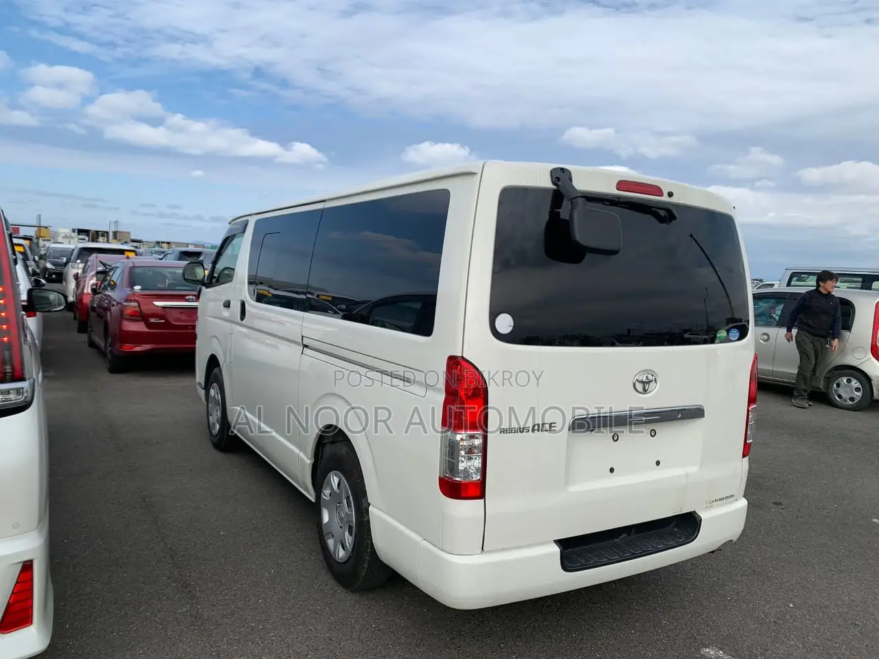 Toyota HiAce 2021 Pearl