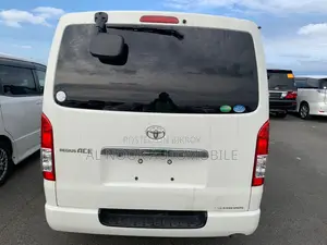 Toyota HiAce 2021 Pearl