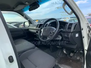 Toyota HiAce 2021 Pearl