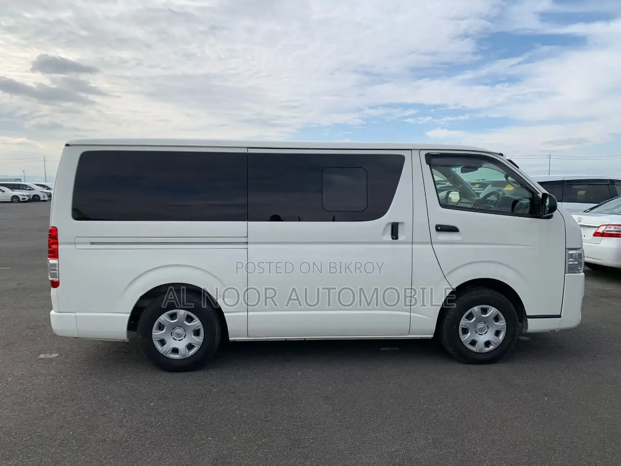 Toyota HiAce 2021 Pearl