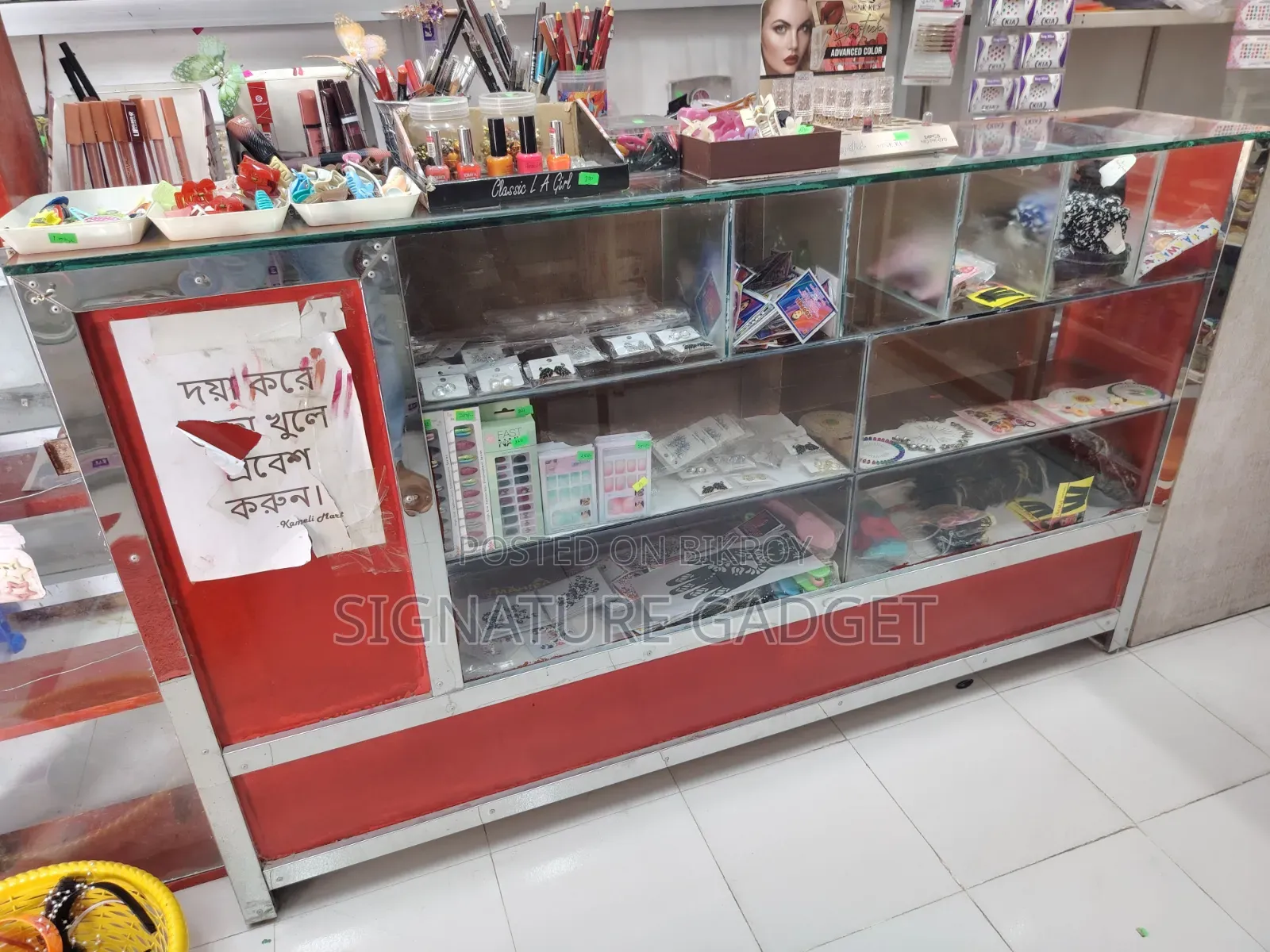 Showcase for Shop Display