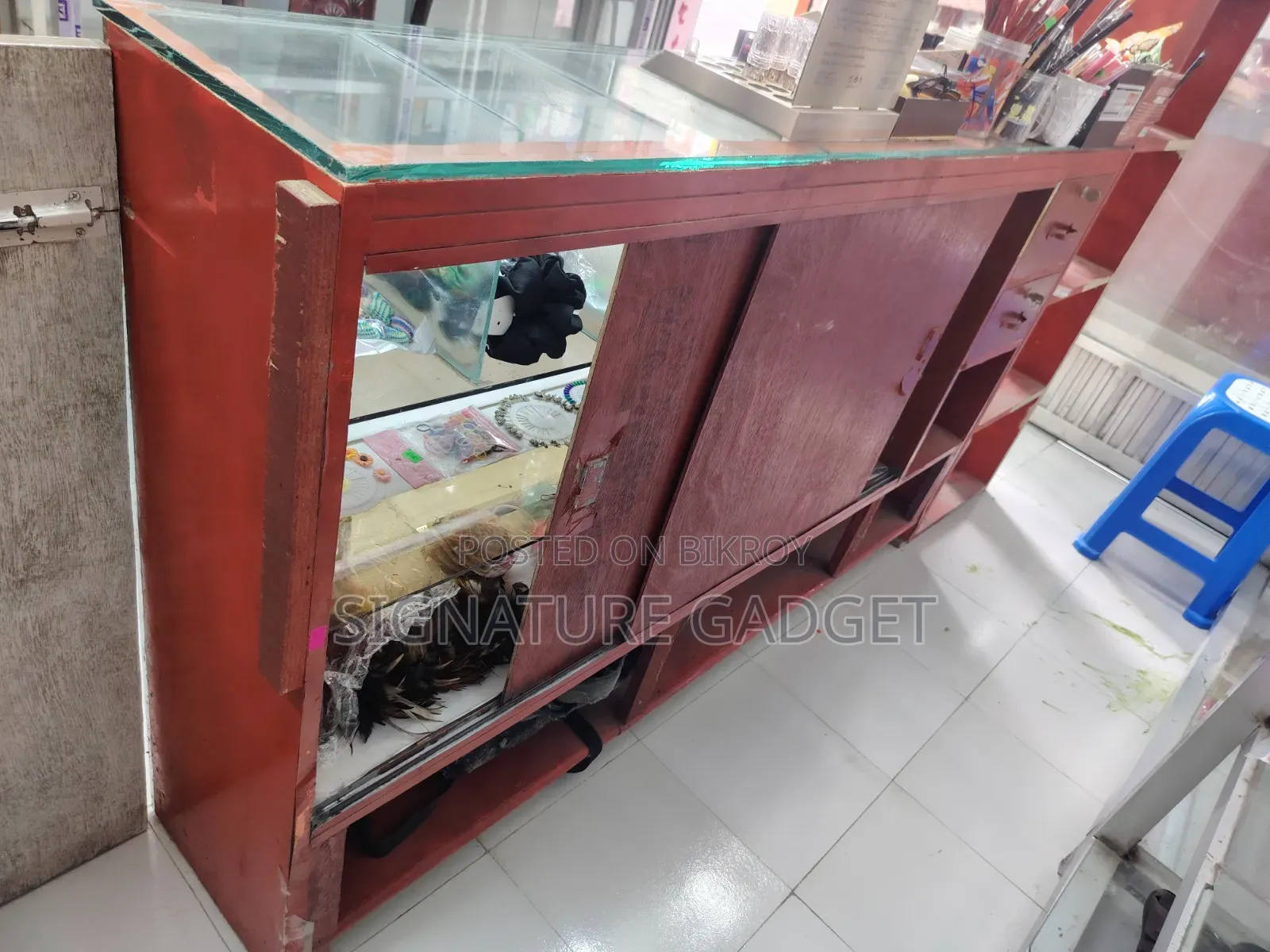 Showcase for Shop Display
