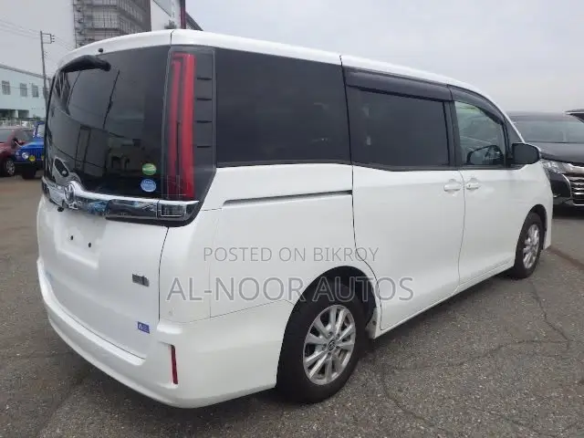Toyota Noah 2021 Pearl