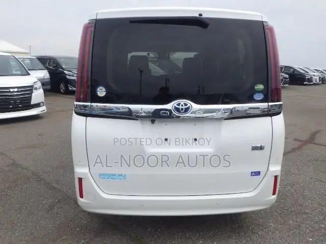 Toyota Noah 2021 Pearl