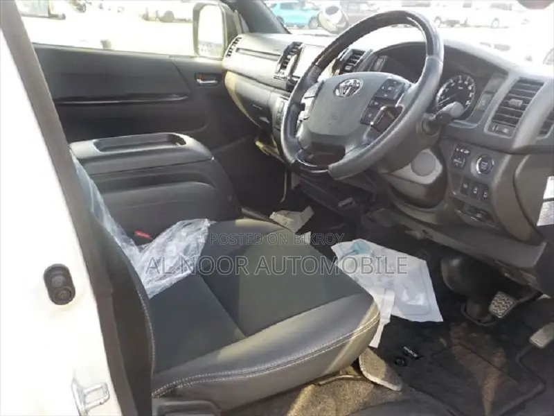 Toyota HiAce 2021 Pearl