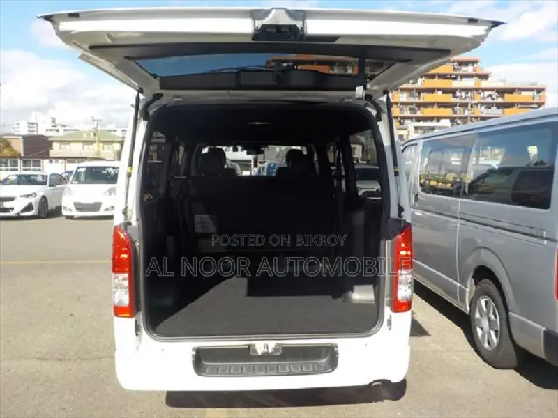 Toyota HiAce 2021 Pearl
