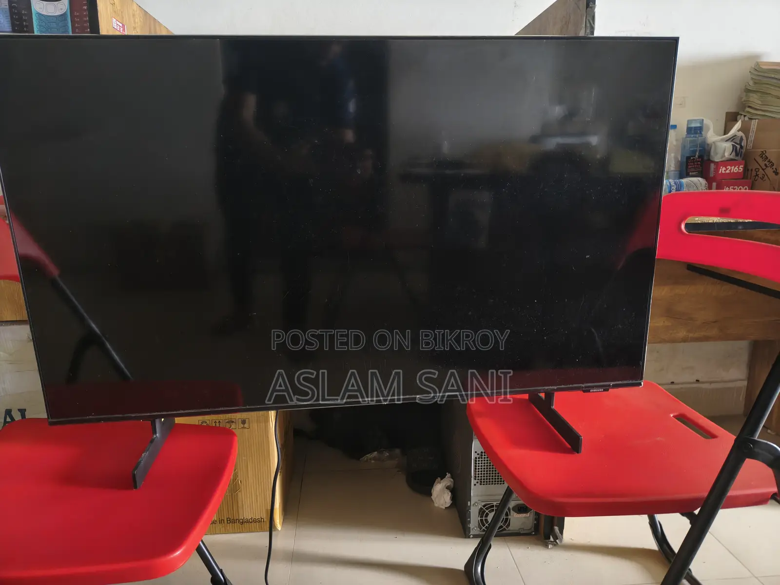 Samsung Au8000 43" Smart TV (Display Broken) All Else OK