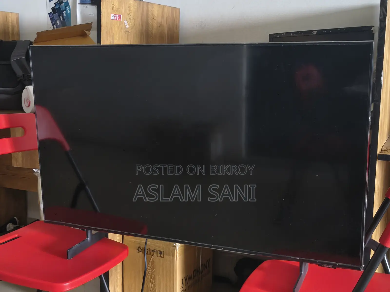 Samsung Au8000 43" Smart TV (Display Broken) All Else OK