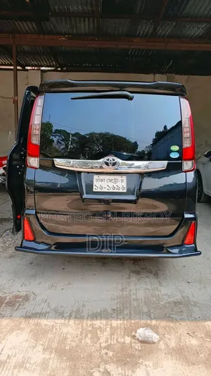 Toyota Noah 2014 Black