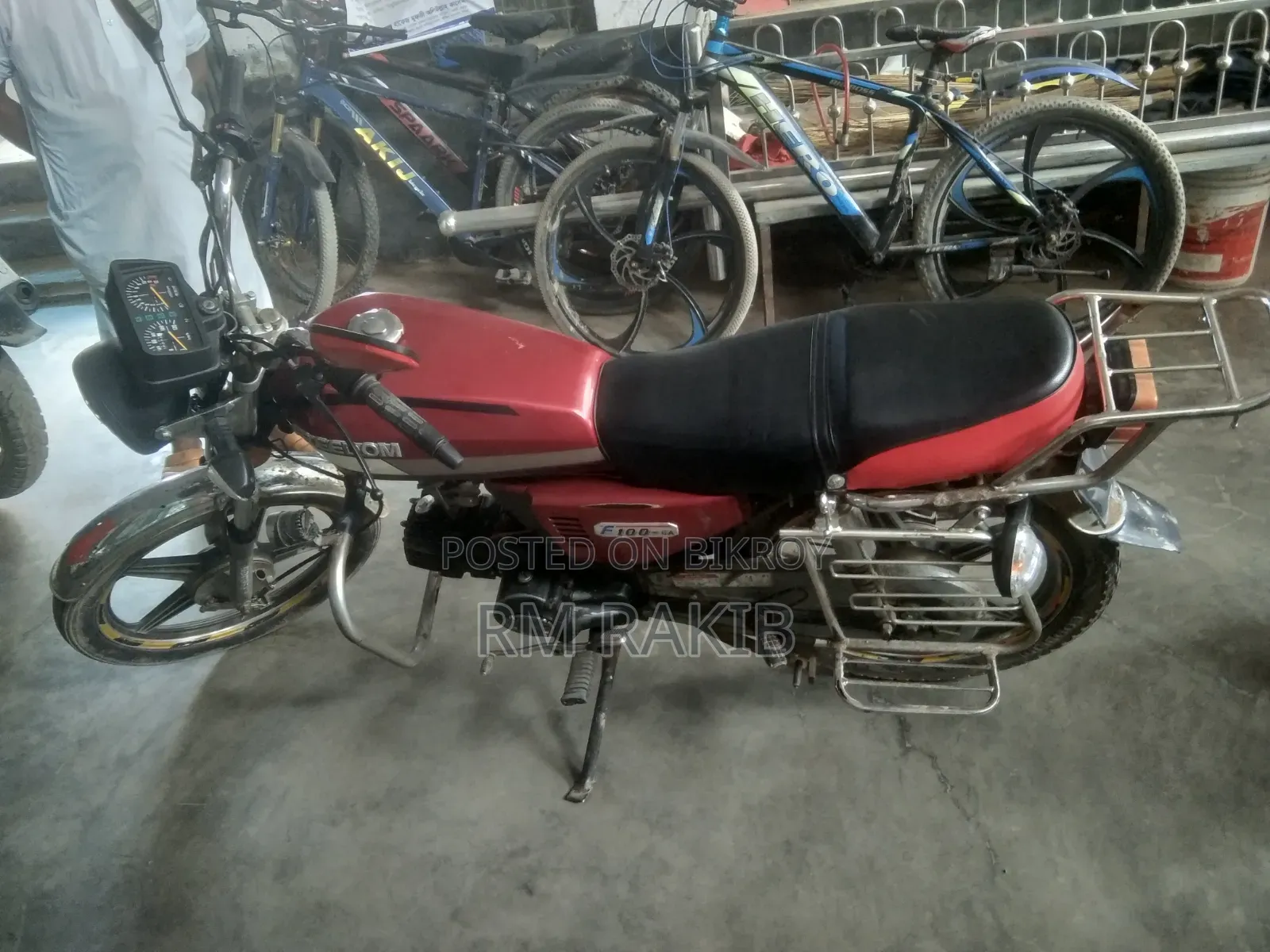 Runner F100 - 6A 2012 Red