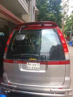 Toyota HiAce 2001 Red