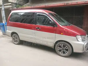 Toyota HiAce 2001 Red