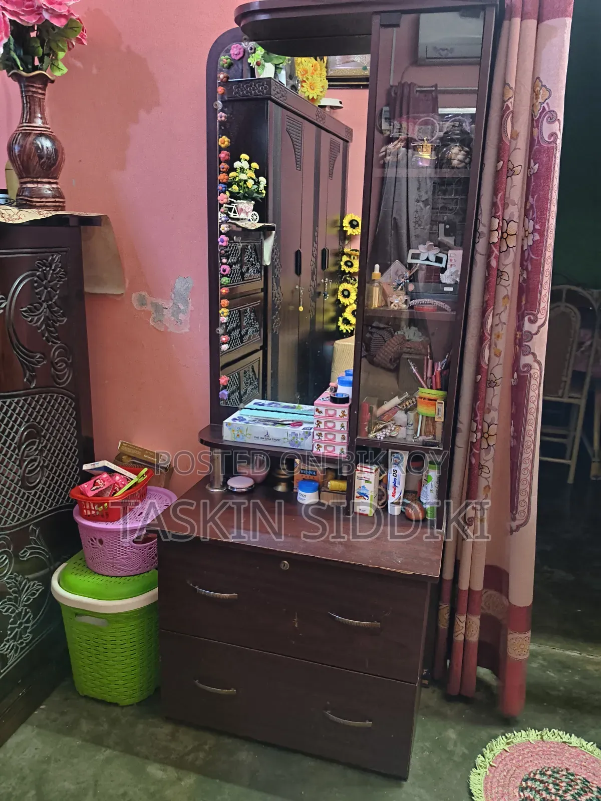 ড্রেসিং টেবিল