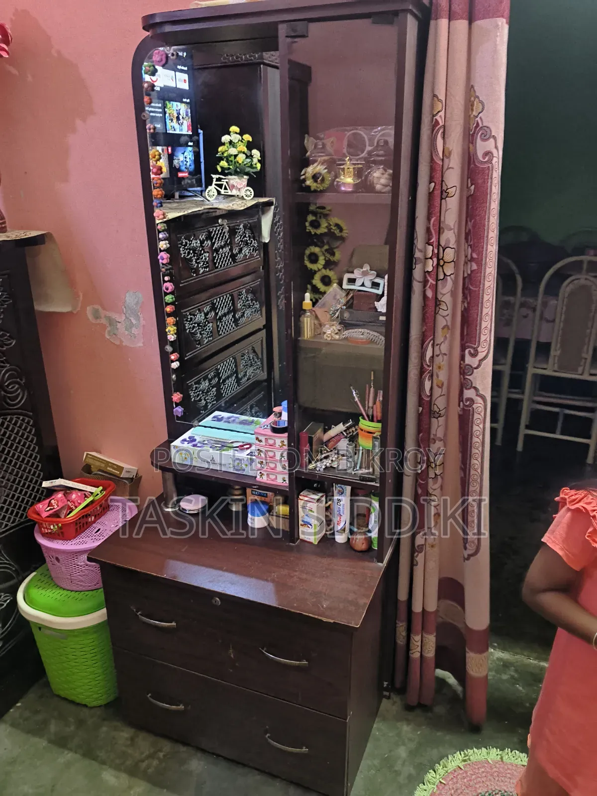 ড্রেসিং টেবিল