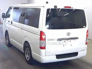 Toyota HiAce 2022 Pearl