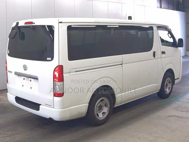 Toyota HiAce 2022 Pearl