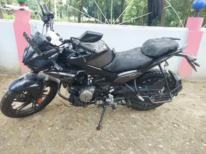 হিরো এক্সট্রিম ১২৫আর ২০২৫ ব্ল্যাক