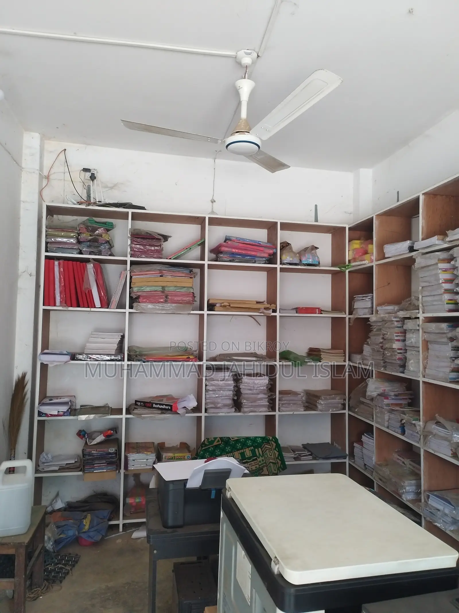 Shop for rent with goods
