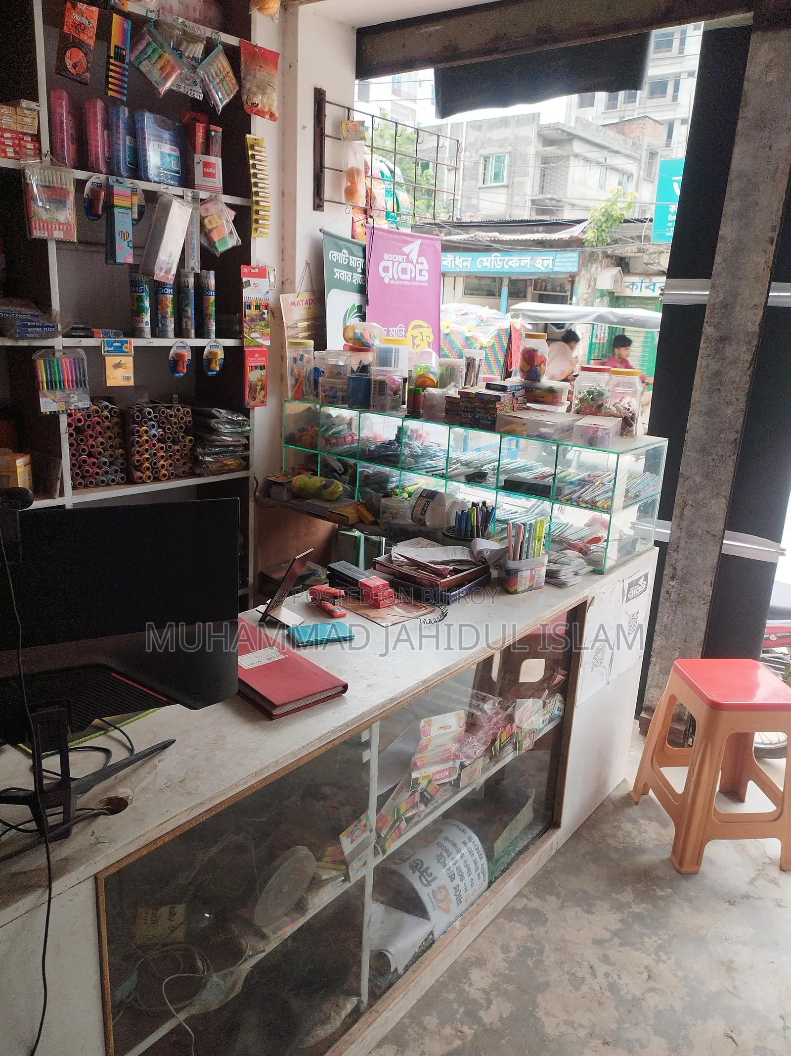 Shop for rent with goods