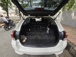 Toyota Corolla Fielder 1.5 Hybrid FWD 2017 White