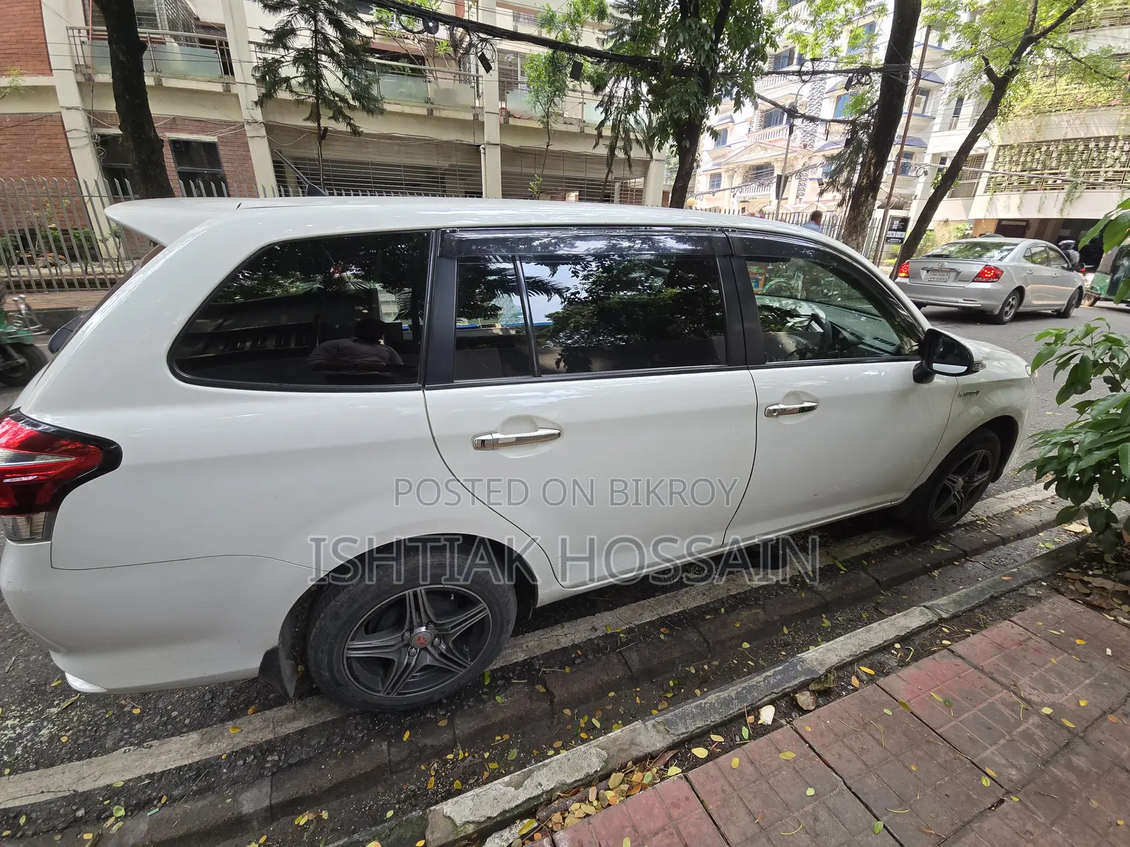 Toyota Corolla Fielder 1.5 Hybrid FWD 2017 White