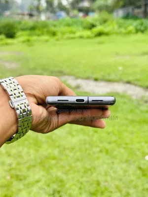 মোবাইল ফোন ১২৮ জিবি ব্ল্যাক