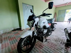 বাজাজ ভি১৫ ২০১৮ সাদা