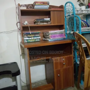 পড়ার জন্য সুন্দর একটি টেবিল যথেষ্ট