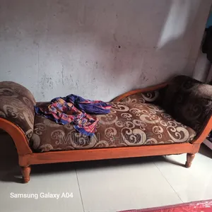 সেগুন ডিভান