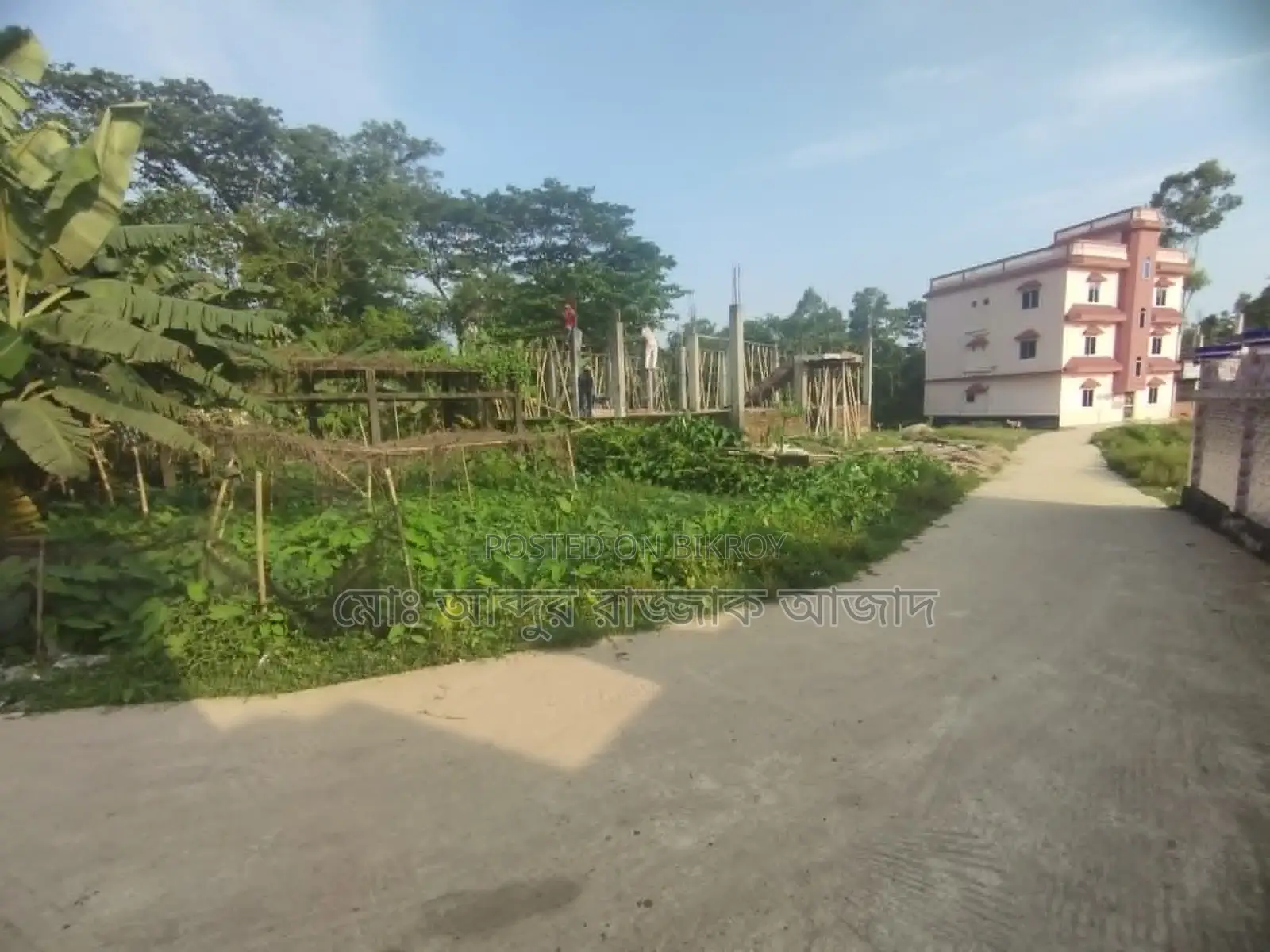 20 decimal clear title residential land with pond for urgent sale.